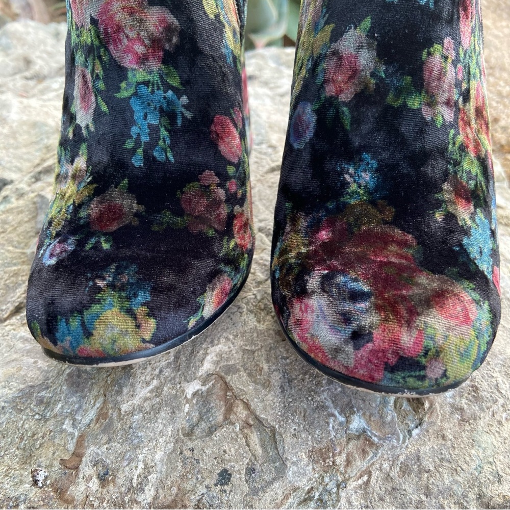 Velvet Black Floral Ankle Boots ⭐️ So Pretty - Picture 3 of 11